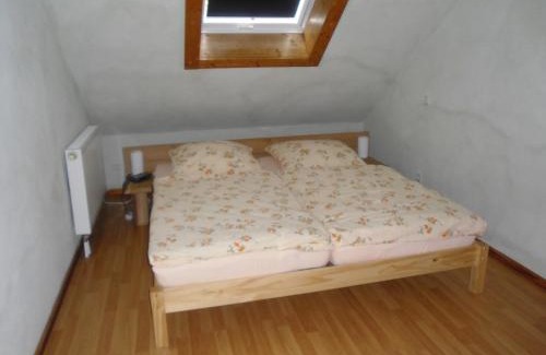 Elmstein House | Explore Ferienhaus Route 5: Family-Friendly with Hot Tub