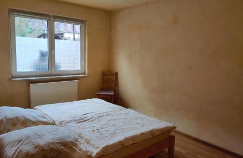 Elmstein House | Explore Ferienhaus Route 5: Family-Friendly with Hot Tub