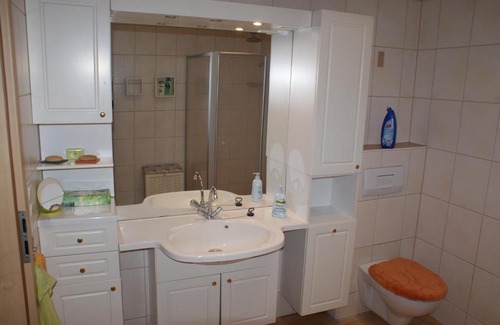 Dorf Mecklenburg House | Cozy Ferienhaus Ruhnke with Terrace & Parking in Wismar