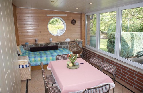 Dorf Mecklenburg House | Cozy Ferienhaus Ruhnke with Terrace & Parking in Wismar