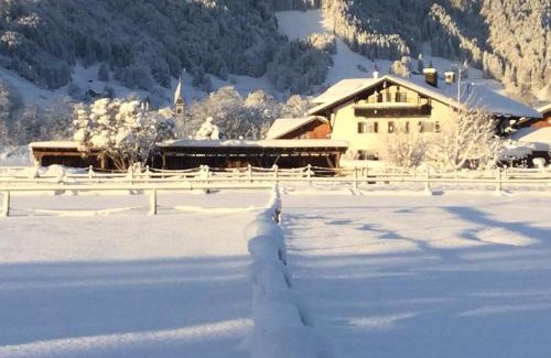 Hauser House | Cozy Ferienhaus Schönhensch: Breakfast & Kitchen Included