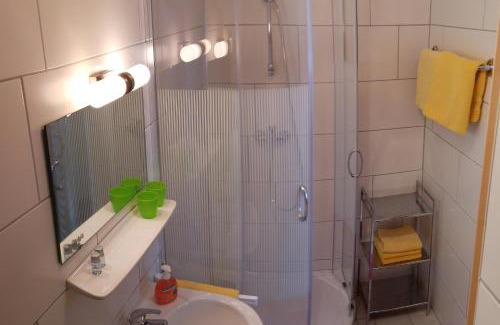 Altmuenster Apartment | Pet-Friendly Ferienhaus Schiemel with Ocean Views & Hot Tub
