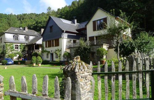 Neunkirchen House | Pet-Friendly Retreat at Ferienhaus Schmelzmühle, Rated 9.3