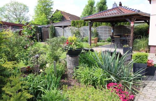 Wulkau Apartment | Family-Friendly Retreat at Ferienhaus Schneider, Rated 8/10