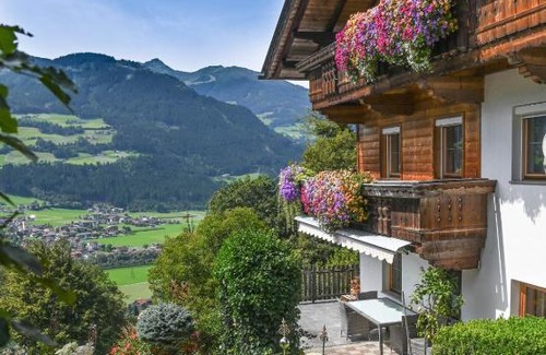 Stummerberg Apartment | Family-Friendly Ferienhaus Schneiderhäusl in Zillertal