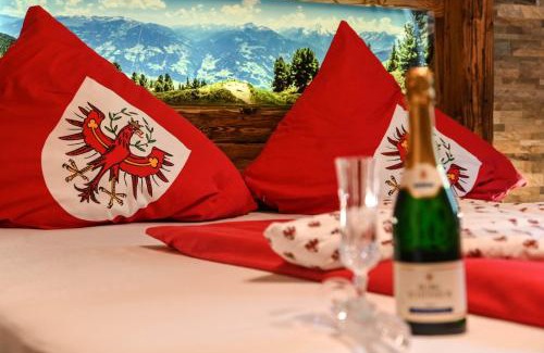 Stummerberg Apartment | Family-Friendly Ferienhaus Schneiderhäusl in Zillertal