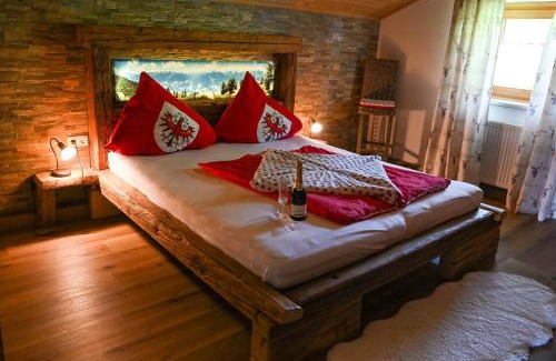 Stummerberg Apartment | Family-Friendly Ferienhaus Schneiderhäusl in Zillertal