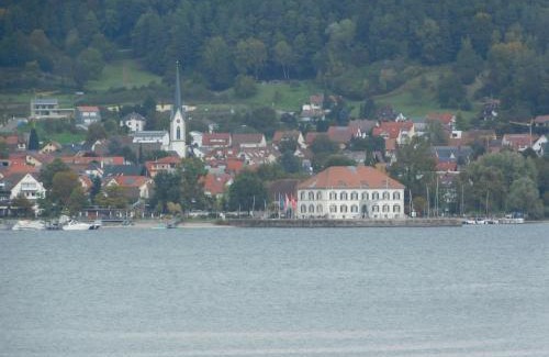Bodman-Ludwigshafen House | Discover Ferienhaus Seeperle: Oceanfront Bliss Awaits