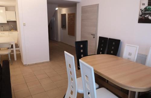 Herleshausen House | Pet-Friendly Retreat at Ferienhaus Seedo - Family Welcome