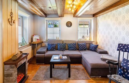 Rysum House | Pet-Friendly Ferienhaus Segelboot: Ideal for Families