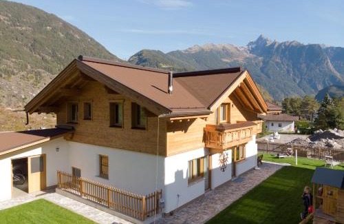 Sautens Ski Chalet | Relax at Ferienhaus Sennerhäusl: Pet-Friendly Retreat