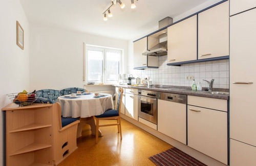 Wangen im Allgaeu Apartment | Cozy Ferienhaus Sonnenschein with Kitchen & Breakfast Options