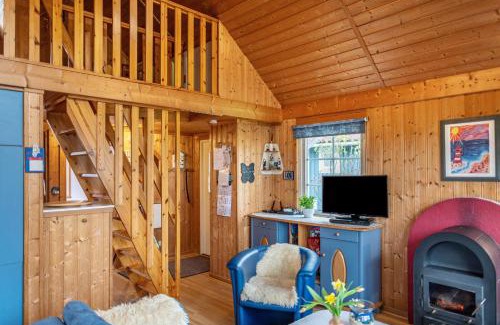 Boltenhagen House | Pet-Friendly Retreat with Pool at Ferienhaus Sonnenblumen