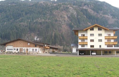 Uderns Apartment | Family-Friendly Ferienhaus Spieljochblick with Great Reviews