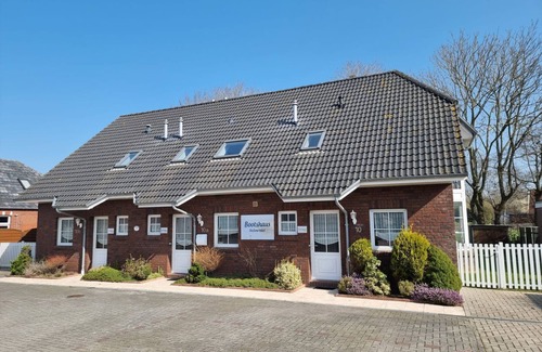 Neßmersiel House | Welcome to Steuerbord House: Ocean View & Pet Friendly Stay