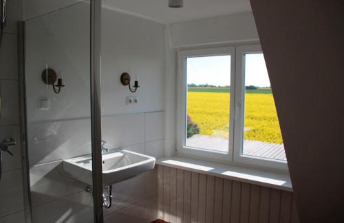 Neue Tiefe House | Ideal Family Retreat at Ferienhaus Strandläufer - 9.5/10 Rating
