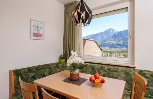 Cermes Apartment | Unforgettable Getaway at Ferienhaus Törggelehof