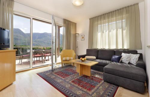 Cermes Apartment | Unforgettable Getaway at Ferienhaus Törggelehof