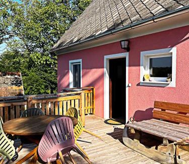 Gnas Apartment | Pet-Friendly Ferienhaus Thonjoergl with Ocean Views