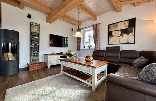 Rosenhagen House | Oceanfront Retreat "To Huus": 6 Guests, Sauna & Wlan