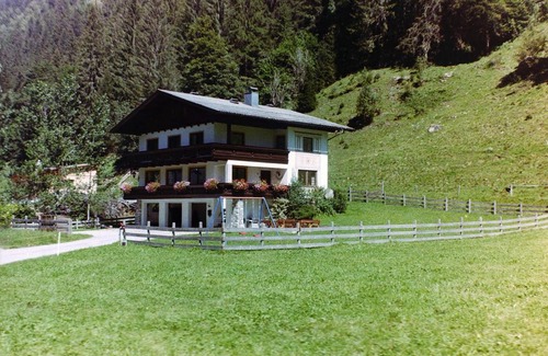 Rohrmoos-Untertal Ski Chalet | Tranquil Ferienhaus Trinker: Pet Friendly with Hot Tub