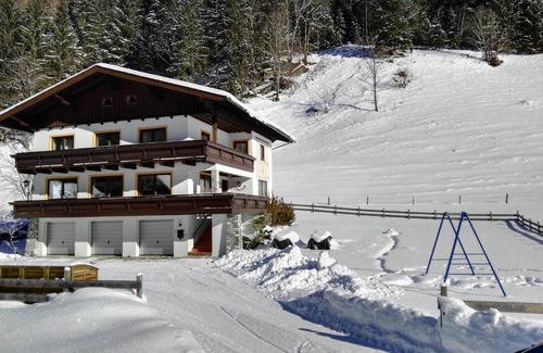 Rohrmoos-Untertal Ski Chalet | Tranquil Ferienhaus Trinker: Pet Friendly with Hot Tub