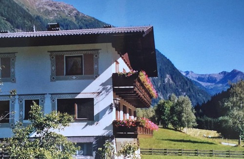 Rohrmoos-Untertal Ski Chalet | Tranquil Ferienhaus Trinker: Pet Friendly with Hot Tub