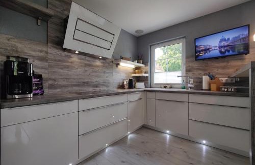 Gablenz Villa | Ideal Villa Adelsberg with Rooftop Terrace for 10 Guests