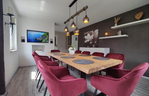 Gablenz Villa | Ideal Villa Adelsberg with Rooftop Terrace for 10 Guests