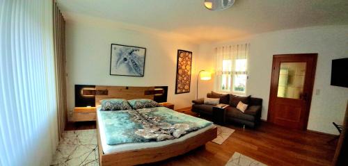 Pfaffendorf House | Experience Oceanfront Living at Ferienhaus Weinviertel