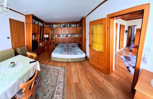 Pfaffendorf House | Experience Oceanfront Living at Ferienhaus Weinviertel