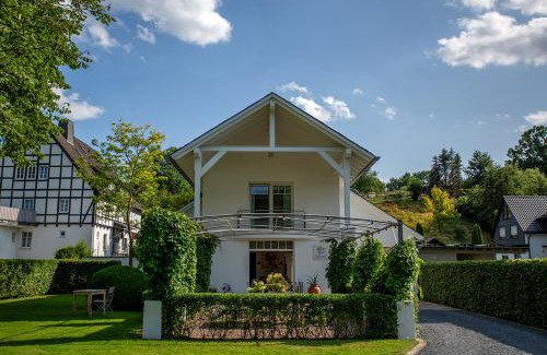 Eslohe House | Family-Friendly Ferienhaus Wennetraum with Kitchen Amenities