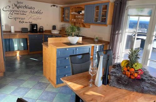 Freyung House | Explore Ferienhaus Woidzauber: 5-Star Retreat with Hot Tub