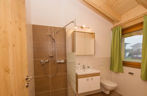 Mitterhofen House | Perfect Family Retreat in Zell am See with Sauna & Pool