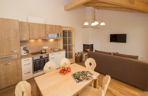 Mitterhofen House | Perfect Family Retreat in Zell am See with Sauna & Pool
