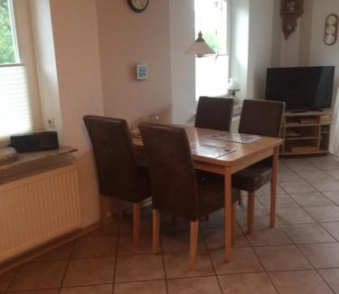 Midlum Apartment | Child-Friendly Retreat at Ferienhaushälfte Domeyer Midlum