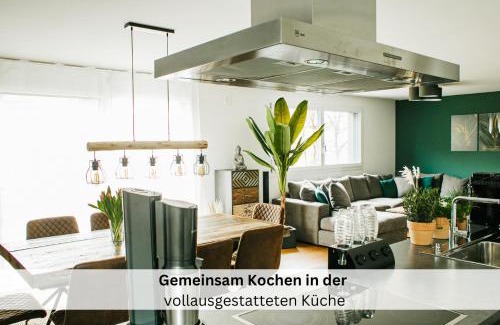 Kreuzlingen House | Unforgettable Ferienhausträume Oase Bodensee with Ocean Views