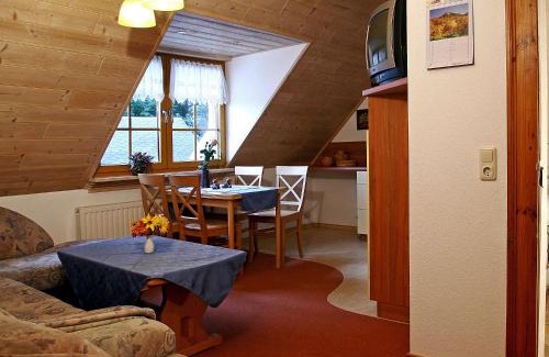Knau Apartment | Family-Friendly Ferienhof "Alte Försterei" with 9.2/10 Rating