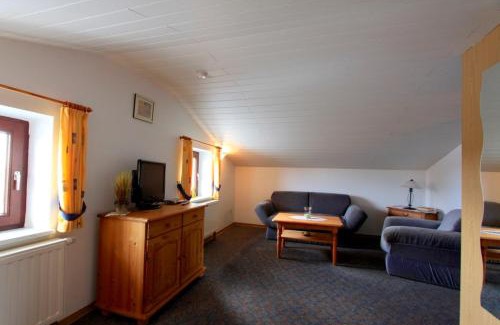 Bannesdorf Apartment | Discover Ferienhof Alte Mühle: Pet-Friendly Oceanfront Retreat