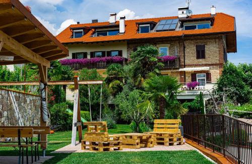 Tramin Apartment | Family-Friendly Ferienhof Franzelin with Pet Amenities