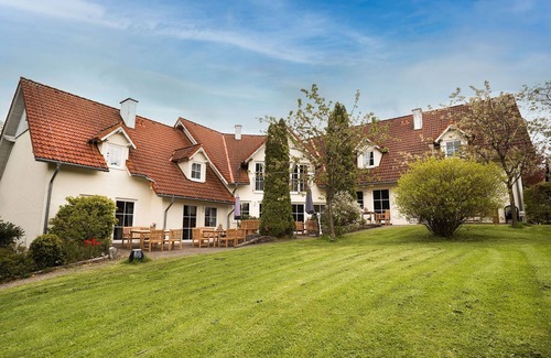 Brilon Apartment | Cozy Ferienhof Homann: Pet-Friendly Retreat in Sauerland