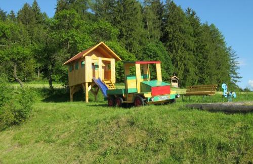 Waldmuenchen Apartment | Family-Friendly Ferienhof Jägersteig with Excellent Reviews