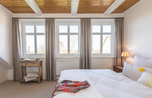 Fehmarn House | Ocean View Retreat: Ferienhof Kähler with Hot Tub & Breakfast