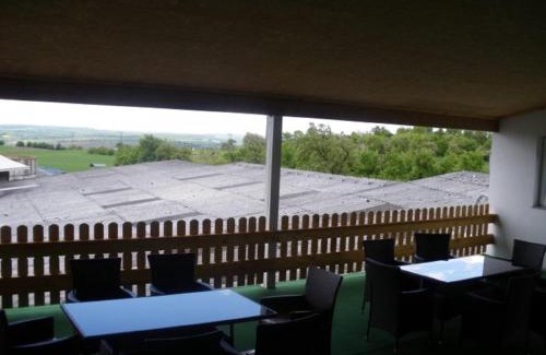 Bilzingen Apartment | Pet-Friendly Ferienhof Lahr with Family Amenities