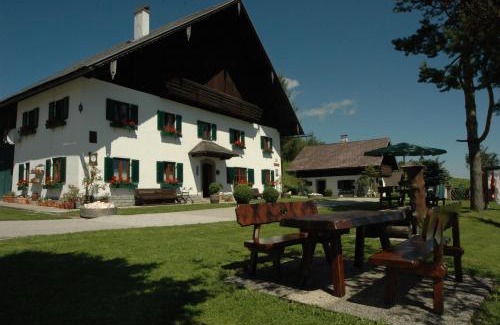 Unterach am Attersee House | Relax at Ferienhof Margarethengut: Oceanfront Escape
