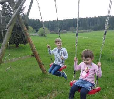 Kuhberg Apartment | Family-Friendly Ferienhof Schricker with Pet Amenities