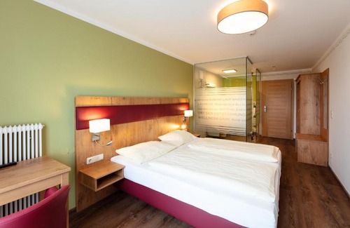 Neumarkt am Wallersee Hotel | Family-Friendly Ferienhotel Herzog with Hot Tub & Great Reviews