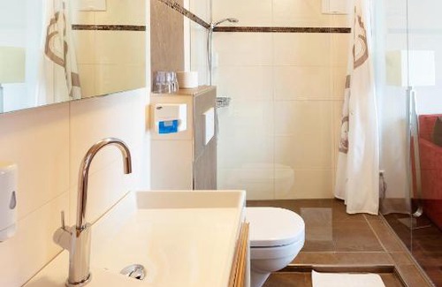 Neumarkt am Wallersee Hotel | Family-Friendly Ferienhotel Herzog with Hot Tub & Great Reviews