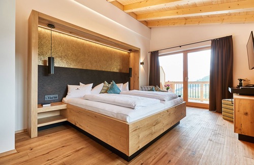 Hainzenberg Hotel | Discover Ferienhotel Jörglerhof: A 4-Star Family Retreat