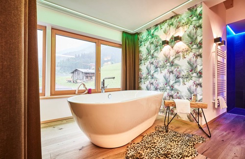 Hainzenberg Hotel | Discover Ferienhotel Jörglerhof: A 4-Star Family Retreat